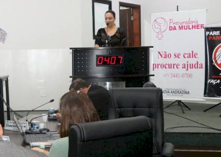 Vereadora requer providências para contratação de monitores em veículos escolares